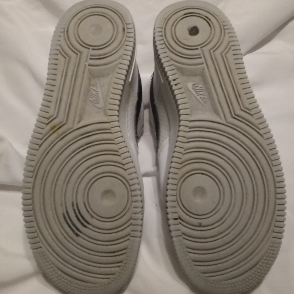 Air Force One Nike Tennis Shoes View 3